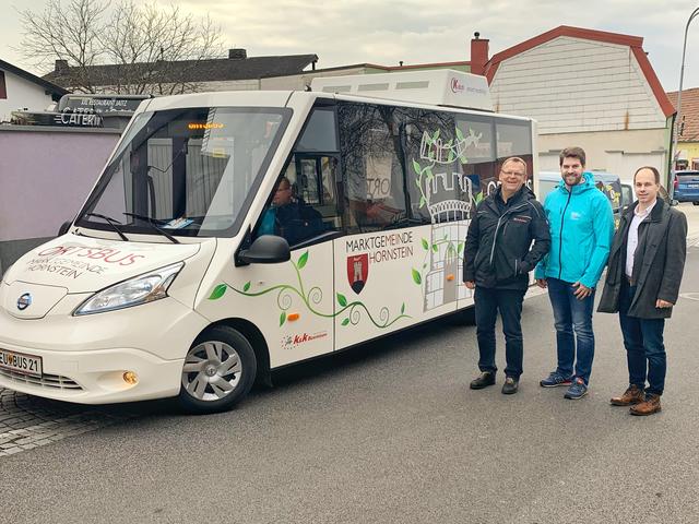 Abfahrt: seit kurzem setzt die Gemeinde Hornstein auf einen E-Bus, der durch die Gemeinde fährt