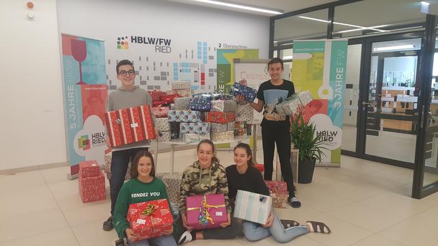Heuer haben die Schüler 100 Geschenke gepackt.