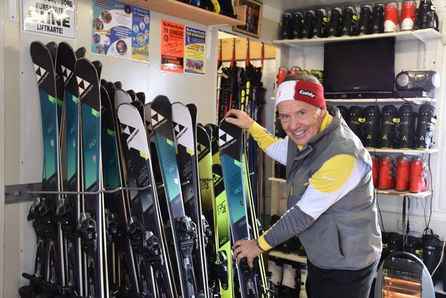 Erik Schinegger ist mit Leib und Seele Skilehrer. Er möchte seine Begeisterung für das Skifahren an Groß und Klein weitergeben. | Foto: Friessnegg
