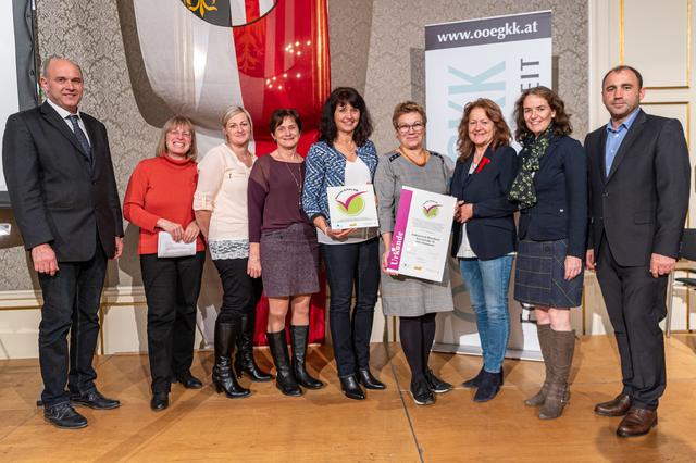 Gertrude Jindrich, Schulqualitätsmanagerin Notburga Astleitner, LAbg. Regina Aspalter, Obmann Albert Maringer und Vertreter der VS Münzbach.