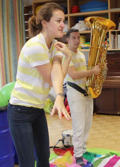Karin Meissl und Markus Nimmervoll brachten den Kindern die Tuba näher