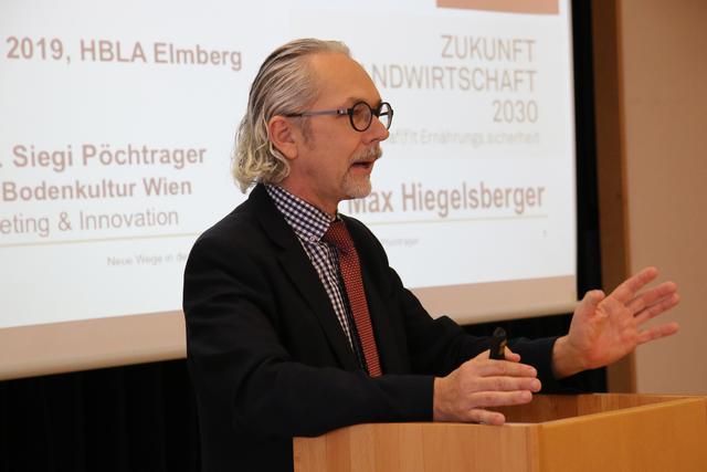 Siegi Pöchtrager wird bei der wissenschaftlichen Begleitung des Strategieprozesses „Zukunft Landwirtschaft 2030“ auch von Julia Jungmair, einer Absolventin der HBLA Elmberg, unterstützt.