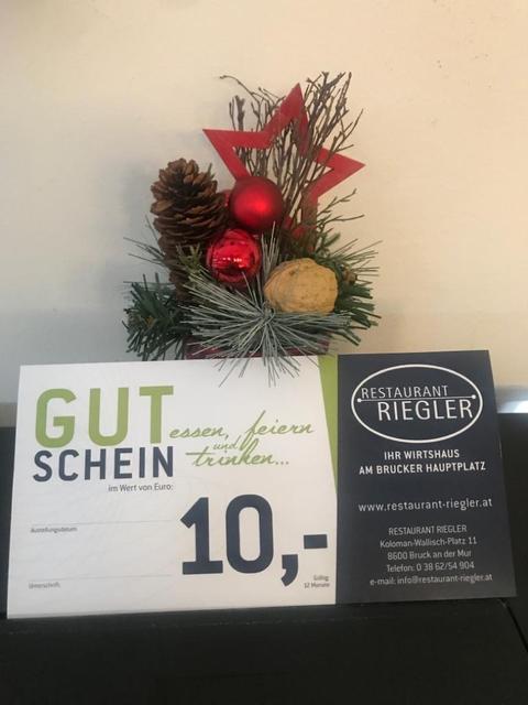 Kulinarische Geschenksidee: Ein Gutschein vom Riegler zum Essen, Feiern und Trinken.  | Foto: Riegler