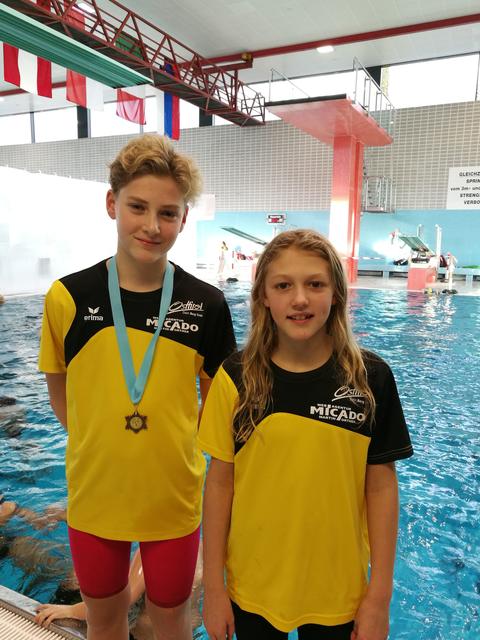 Die erfolgreichen Athleten der Schwimmunion Osttirol: Nico Tabernig und Theresa Riepler.