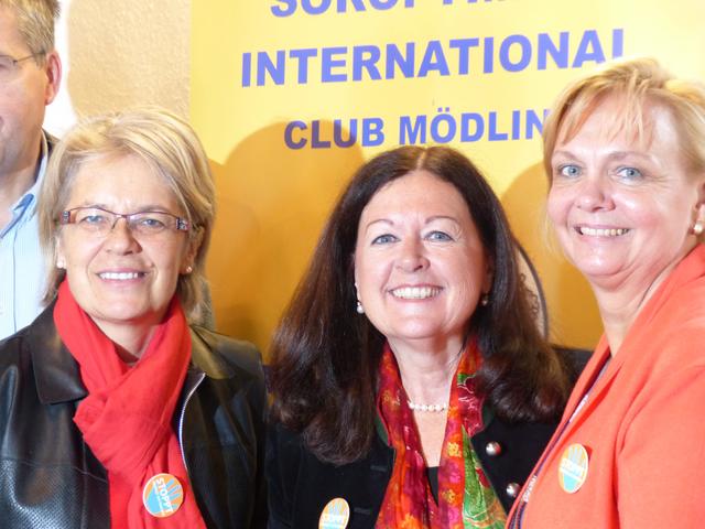 Landesrätin Petra Bohuslav, Präs.in des Soroptimist International Club Mödling Judith Hradil-Miheljak und GfGRin von Perchtoldsdorf Andrea Kö | Foto: Linda Wallner-Coen