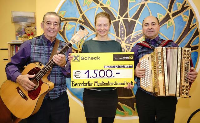 Adolf Hauser (li.) und Johann Reichl (re.) mit Iris Bregulla vom EB Haus Salzburg. | Foto: R. Hametner