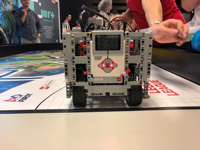 Für das kompakte Design ihres Roboters bekamen die "SAP Super App Programmers" einen Preis. | Foto: Rüggeberg