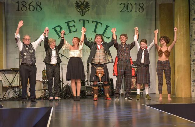 Die Familie Rettl: Hans und Gerti Rettl, Nathaly und Thomas Rettl mit den Kindern  | Foto: Patrick Sommeregger-Baurecht