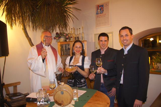 Pfarrer Paul Sordyl, BR Doris Berger-Grabner, Bio-Winzer Manuel Fuchs, Gemeinderat Stefan Seif
 | Foto: Doris Necker