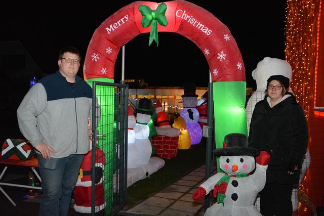 Öffnen für den guten Zweck ihre private Weihnachtswunderwelt: Stefan und Annabell Wiesenhofer aus Pöllau.
