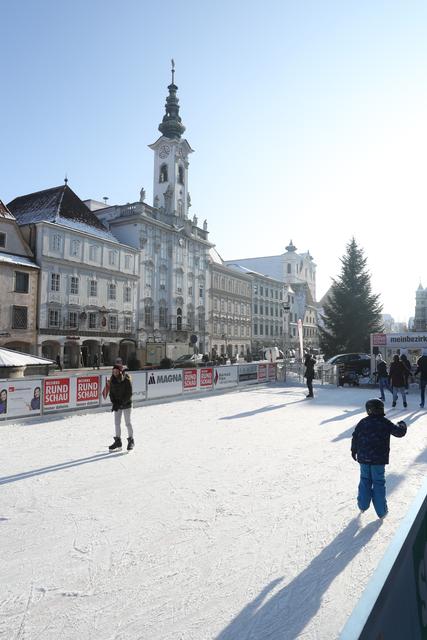 Die 4. Eis(en)Stadt Steyr 2020 steht in den Startlöchern: Eislaufen mitten am Steyrer Stadtplatz. | Foto: Klaus Mader