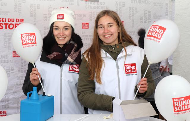 Stand der BezirksRundschau mit Ines Rumpfhuber (l.) und Claudia Lehner. | Foto: Alfred Jungwirth