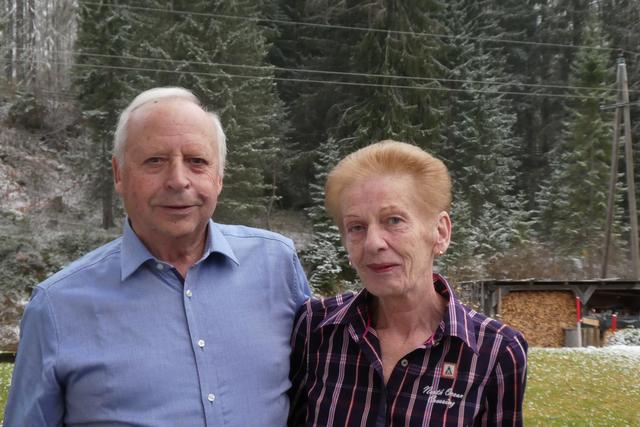 Seit 50 Jahren gehen Leonore und Korbinian Spielmann schon gemeinsam durchs Leben. | Foto: BH Reutte / Rumpf