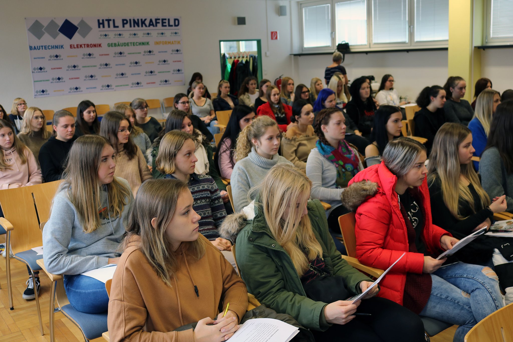 Mail: @ Frhstcks-Treffen fr Frauen in der Messehalle Oberwart Jesus Christus (neu) kennenlernen. Mrz 2018 Nr. 1/2018 61. Jahrgang - Evangelische