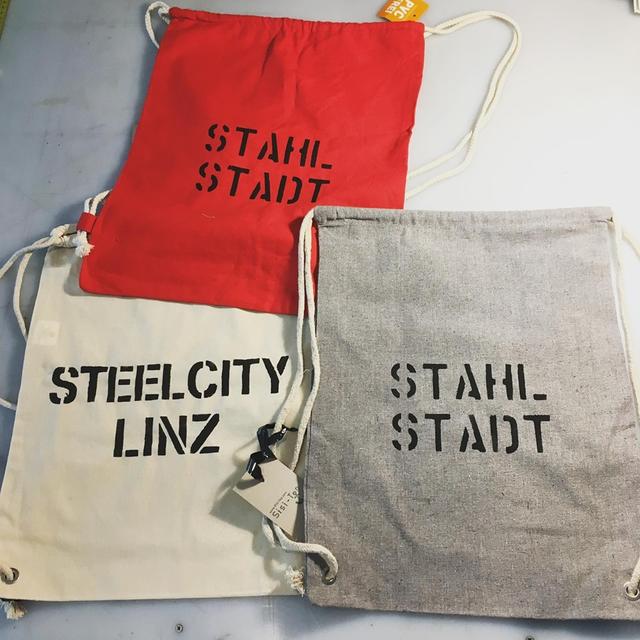 Zum Beispiel Stoff-Turnbeutel für echte Stahlstadtkinder. | Foto: Sisi-Top