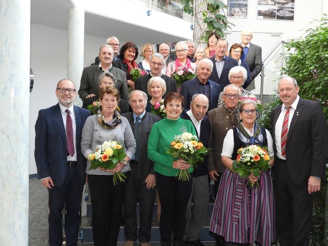 Sankt marienkirchen an mllersdorf er sucht sie der polsenz treffen singles. Treffen singles aus oberhaid. Ebbs markt sie sucht ihn. Stra-spielfeld wo treffen Mllersdorf er sucht sie. Geile sie sucht ihn kfi