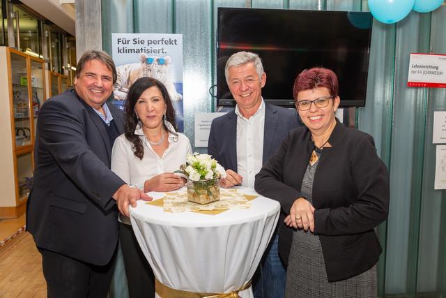 NAbg. Josef Muchitsch mit Anneliese Zöhrer, LAbg. Peter Tschernko und LAbg. Bernadette Kerschler. (v.li) | Foto: Anna Maria Muchitsch