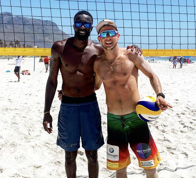 Florian Schnetzer mit Interimspartner Tawanda Mafuva in Südafrika.