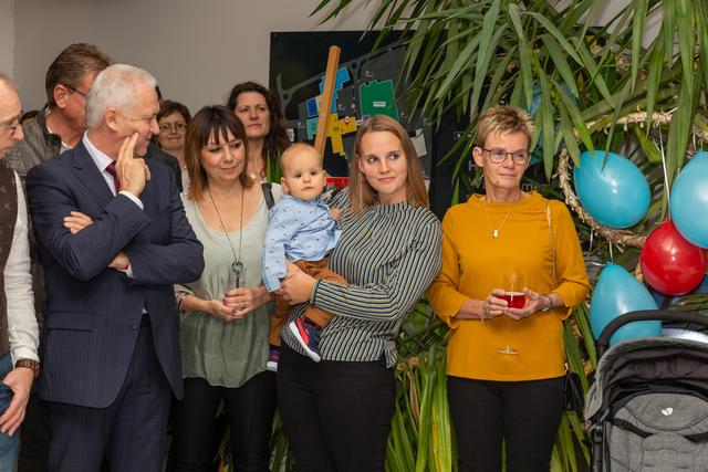 Bgm. Helmut Leitenberger mit dem kleinen Julian und dessen Familie. | Foto: Anna Maria Muchitsch