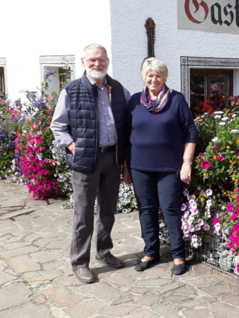 Christine und Robert Leismüller gehen seit 50 Jahren gemeinsam durchs Leben. | Foto: BH Reutte / Rumpf