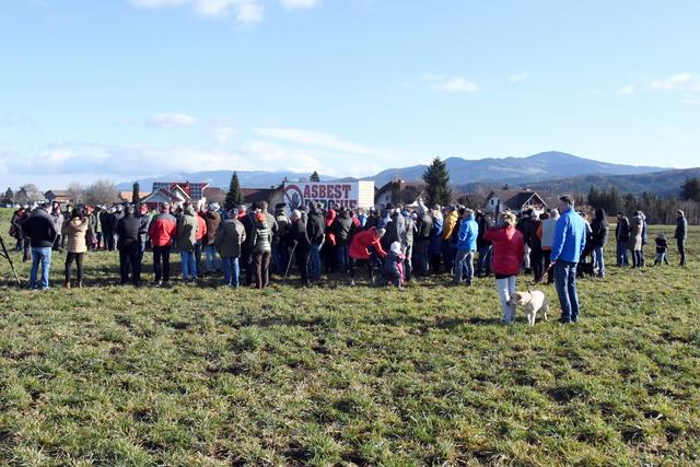 In Fisching wurde gegen die geplante Deponie demonstriert. | Foto: KK