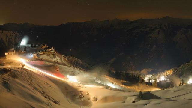 Aufgrund der kalten Temperaturen liefen die Schneekanonen auf Hochtouren. | Foto: Riesneralm