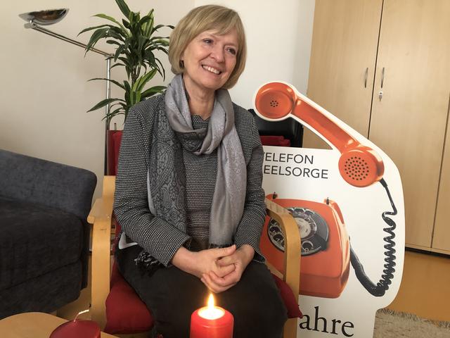 Seit 37 Jahren ist Marlies Matejka, heute als Leiterin, bei der Telefonseelsorge tätig und unter 142 erreichbar.