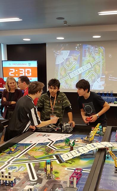 Die Landecker Gymnasiasten nahmen beim First Lego League Regionalwettbewerb in Innsbruck teil.