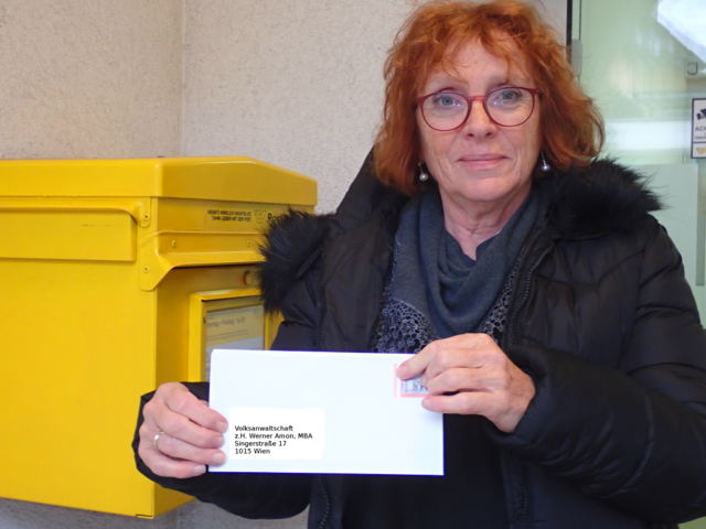 GV Irene Rieder-Schroll mit ihrem Schreiben an die Volksanwaltschaft.