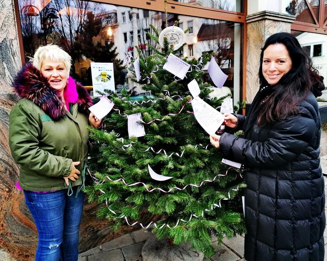 Monika Harrer mit Nicole Aigner