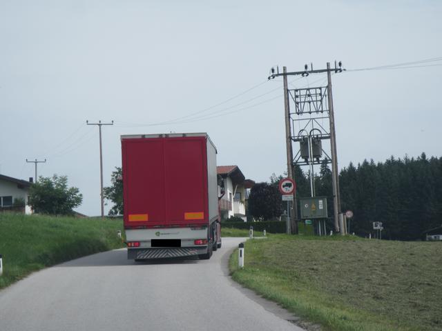 Dieser LKW bewegt sich in Angerberg im Fahrverbot.  | Foto: BI Kramsach