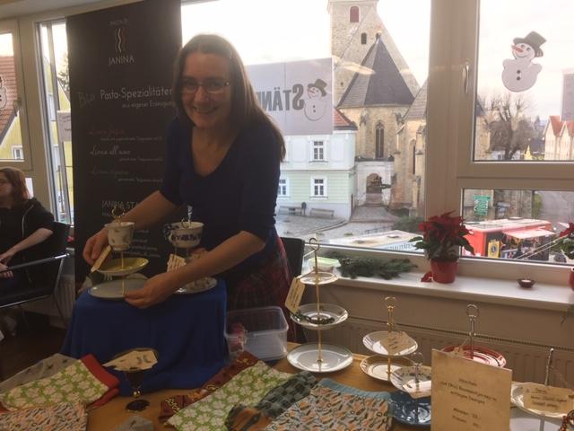 Blick vom Gemeindezentrum Richtung Kirche | Foto: Karin Kerzner