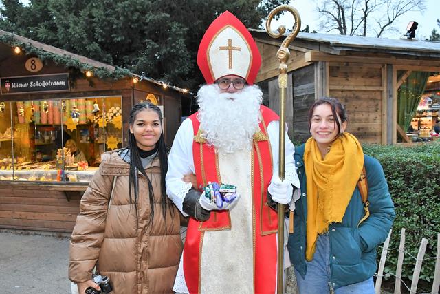 Der bz Nikolo am Weihnachtsdorf im Alten AKH