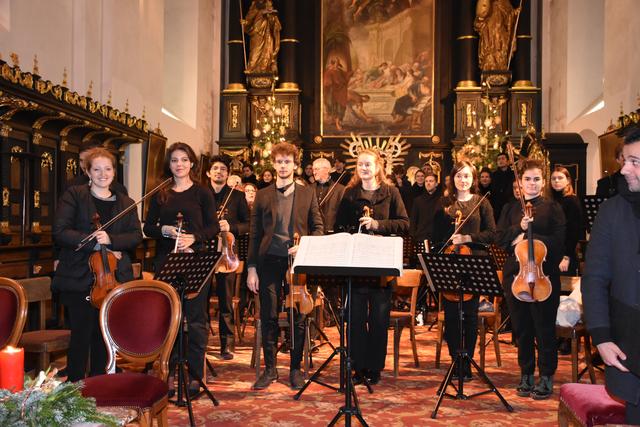 Musik zur Weihnacht, Waldhausener Advent,  mit  Studierenden der Anton Bruckner Privat Universität. Gesamtleitung Robert Holzer. Dirigent Thomas Kerbl.  | Foto: Zinterhof