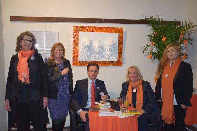 Orange Kampagne: Dorly Kapeller, Maria Theresia Eder, Stefan Schmuckenschlager, Monika Stahl, Latifa Nabizada.