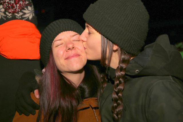 Emma Rodacan und Laura Schmid sind wohl beste Freundinnen.