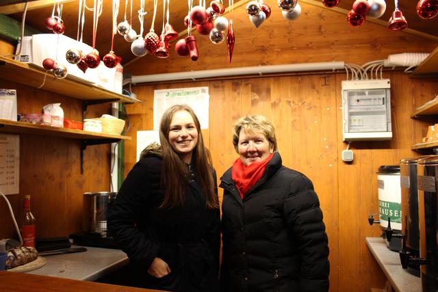Der Stand des Musikvereins Stainz schenkte die verschiedensten heißen Getränke aus.  | Foto: Katrin Löschnig