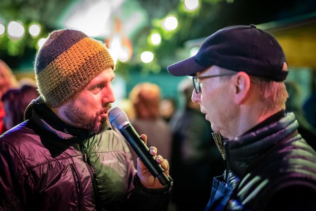 Moderator Daniel Hinterramskogler mit Lionspräsident Bruno Bernreitner | Foto: Regina Eder