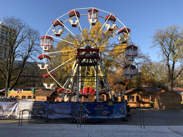 Heuer zum ersten Mal Teil des Weihnachtsmarktes im Volksgarten: Ein Riesenrad | Foto: BRS/Diabl