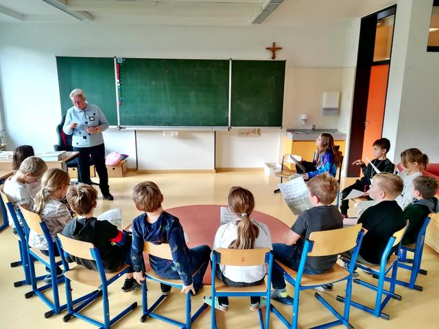 Volksschule Jochberg: 4. Tiroler Vorlesetag in besonderer Form - Kitzbühel