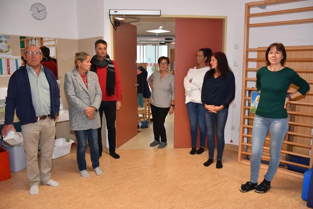 Sparverein M10 aus Schwertberg übergibt 3.000 Euro an den Elternverein des Therapiezentrums Waldhausen. 