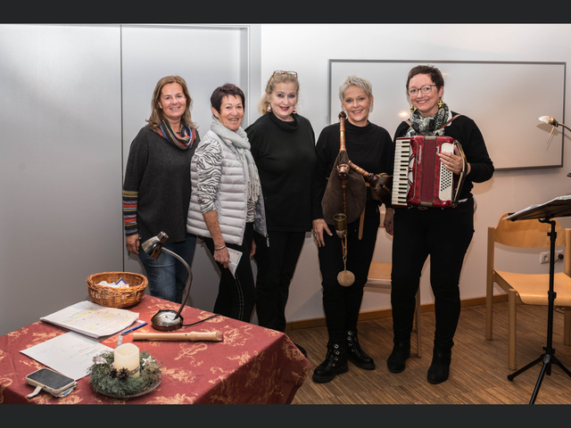 Nummer 127 / 33. die VP Paudorf und die Ge- meinde unserer Kontakte und Treffen mit Per- sonen, mit denen Sie Zeitung carolinavolksfolks.com - SP Paudorf