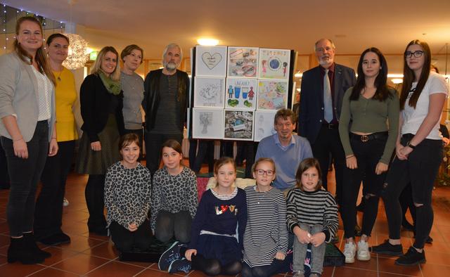 Impulsgeber und Künstler bei der Finissage unter dem Titel "Menschenwürde - Menschenrechte".  | Foto: Grumbach 