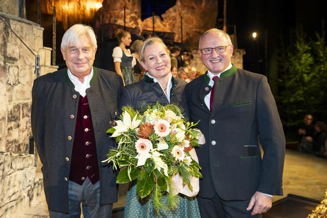 Nicola Layenberger aus Rosenheim freute sich über Blumenstrauß.