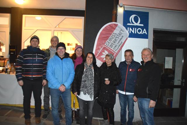 Armin Wolf und Flo Ennemoser, Hansjörg Haag, Ingrid Oparian-Wilson, Heidi Rainalter, Martina Bombardelli, Herbert Osl und Richard Reinalter (v.li.) freuten darauf, viele Besucher in Weihnachtsstimmung zu bringen. | Foto: Siegele