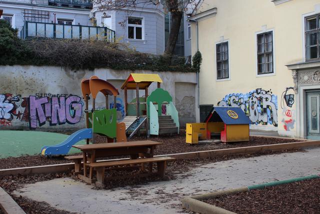 Der neue Kinderspielplatz im Schönbornpark wurde erst in diesem Sommer eröffnet. | Foto: Sabine Ivankovits