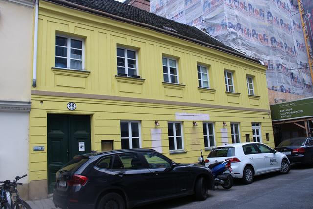 Das Lokal "Der narrische Kastanienbaum" in der Strozzigasse gibt es nicht mehr.  | Foto: Sabine Ivankovits