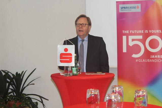 Willibald Cernko, Risikovorstand der Erste Group, behandelte beim Wirtschaftsfrühstück in Mürzzuschlag wichtige Zukunftsthemen.  | Foto: Hofbauer