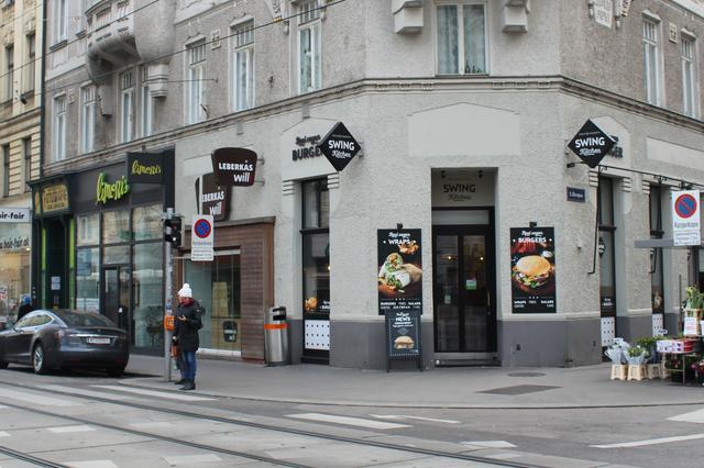 In der Josefstädter Straße hat sich in den letzten 20 Jahren einiges geändert. Relativ neu sind das "Swing Kitchen", der "Leberkas Willi" und das "Limoni's". | Foto: Sabine Ivankovits