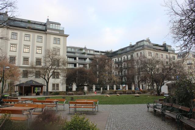 Am Hamerlingplatz enstand eine Seniorenresidenz. | Foto: Sabine Ivankovits